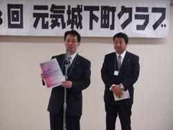 壇上でPRを行っている企業の方々の写真