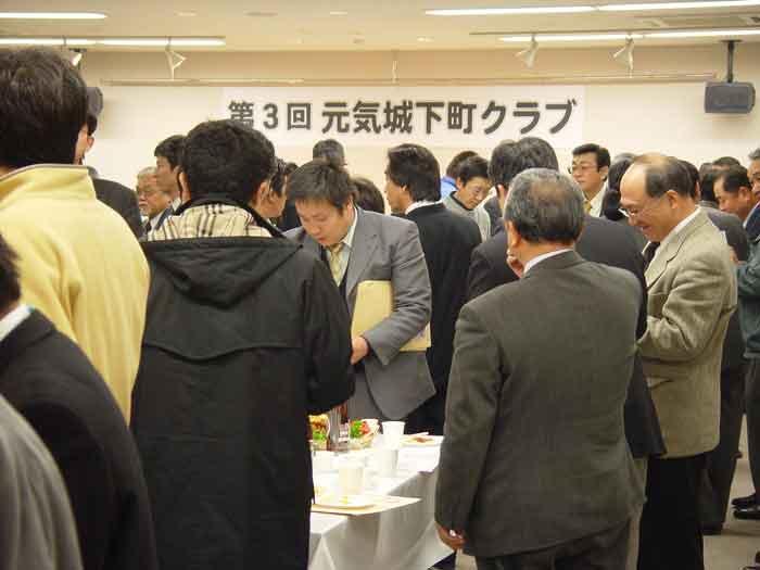 200人以上の参加者があった会場の写真
