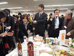 和やかな雰囲気の会場の写真