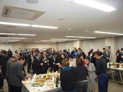 活気ある会場の様子の写真