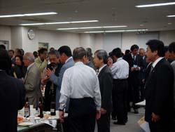 いつも通りの賑わいの会場の様子の写真