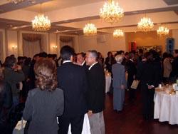 新春らしい華やかな雰囲気の会場の写真