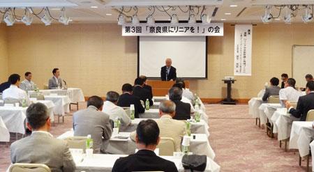 提言書を読み上げる高取町と植村町長の写真