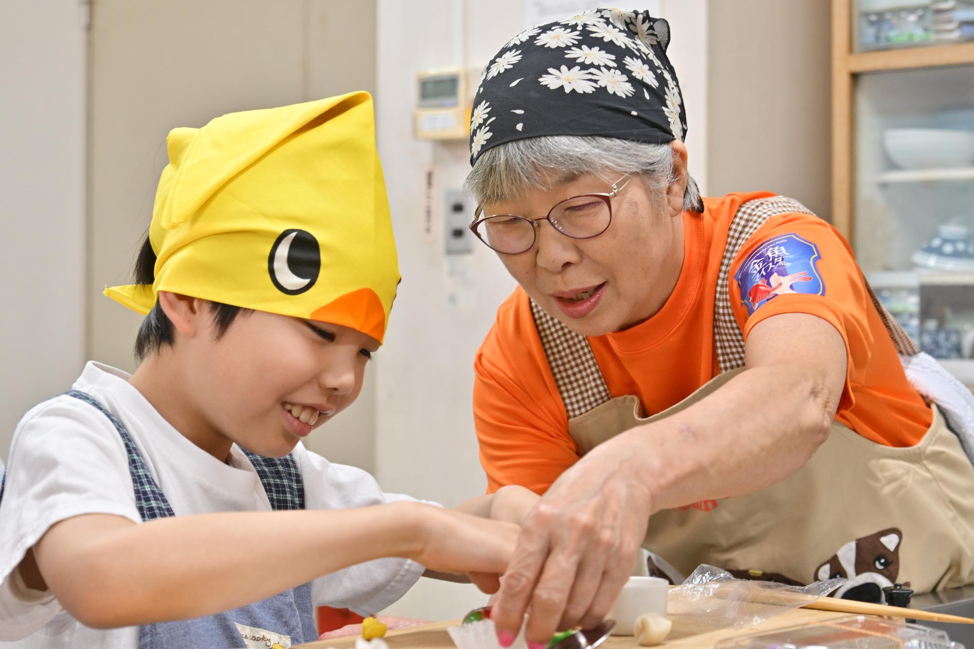 金魚マイスター和菓子作り講座の様子