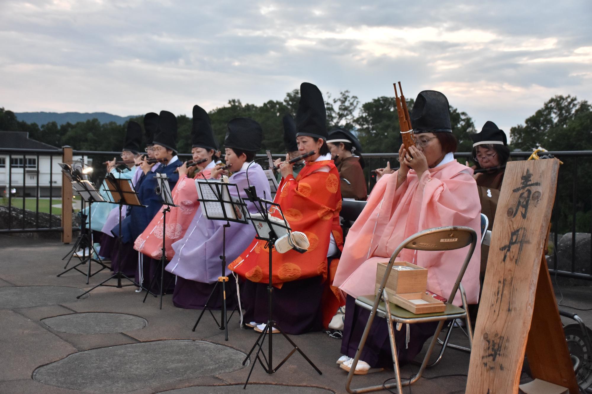 観月会での雅楽の演奏