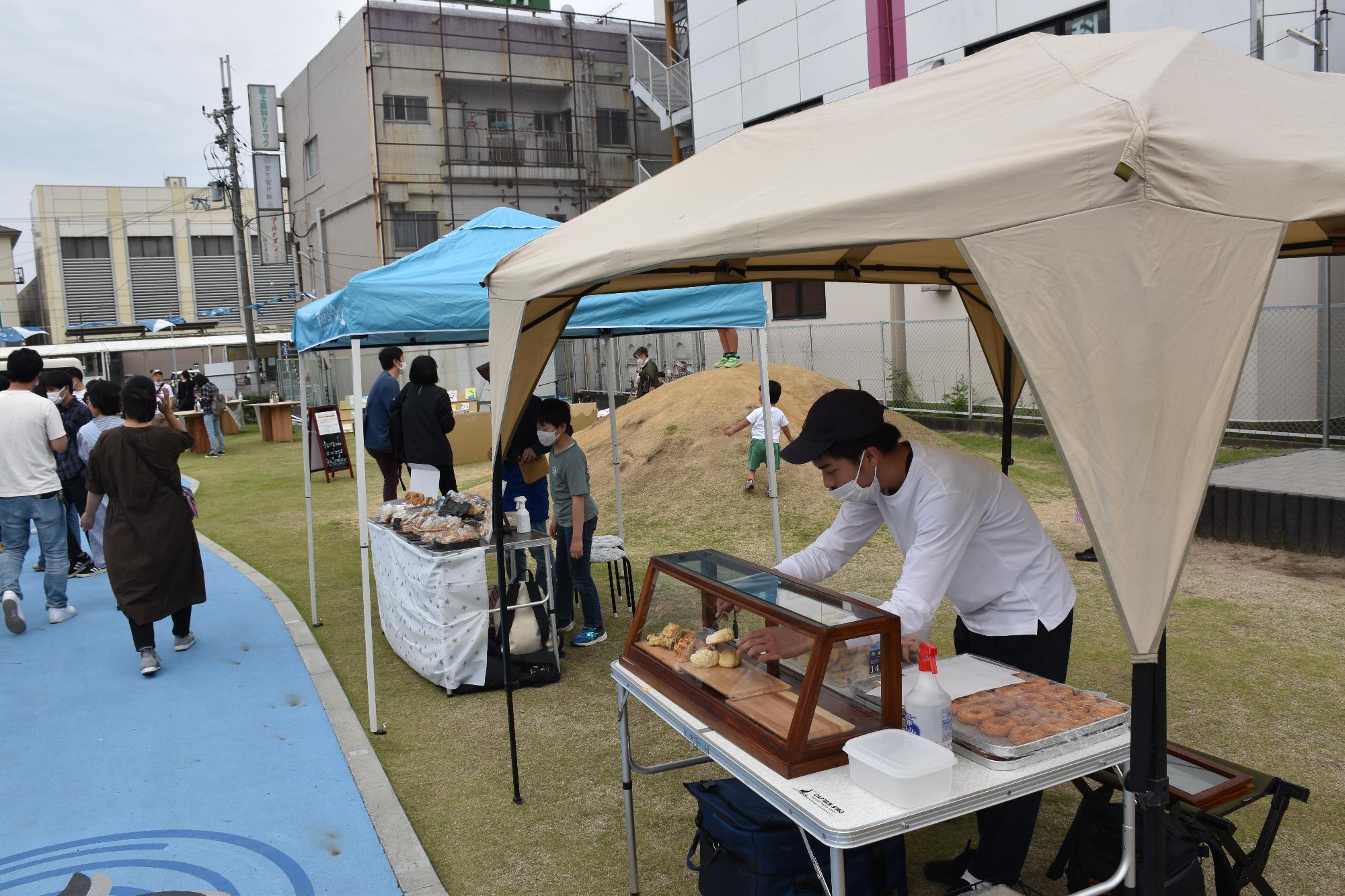 つなげるマーケット 店舗の様子