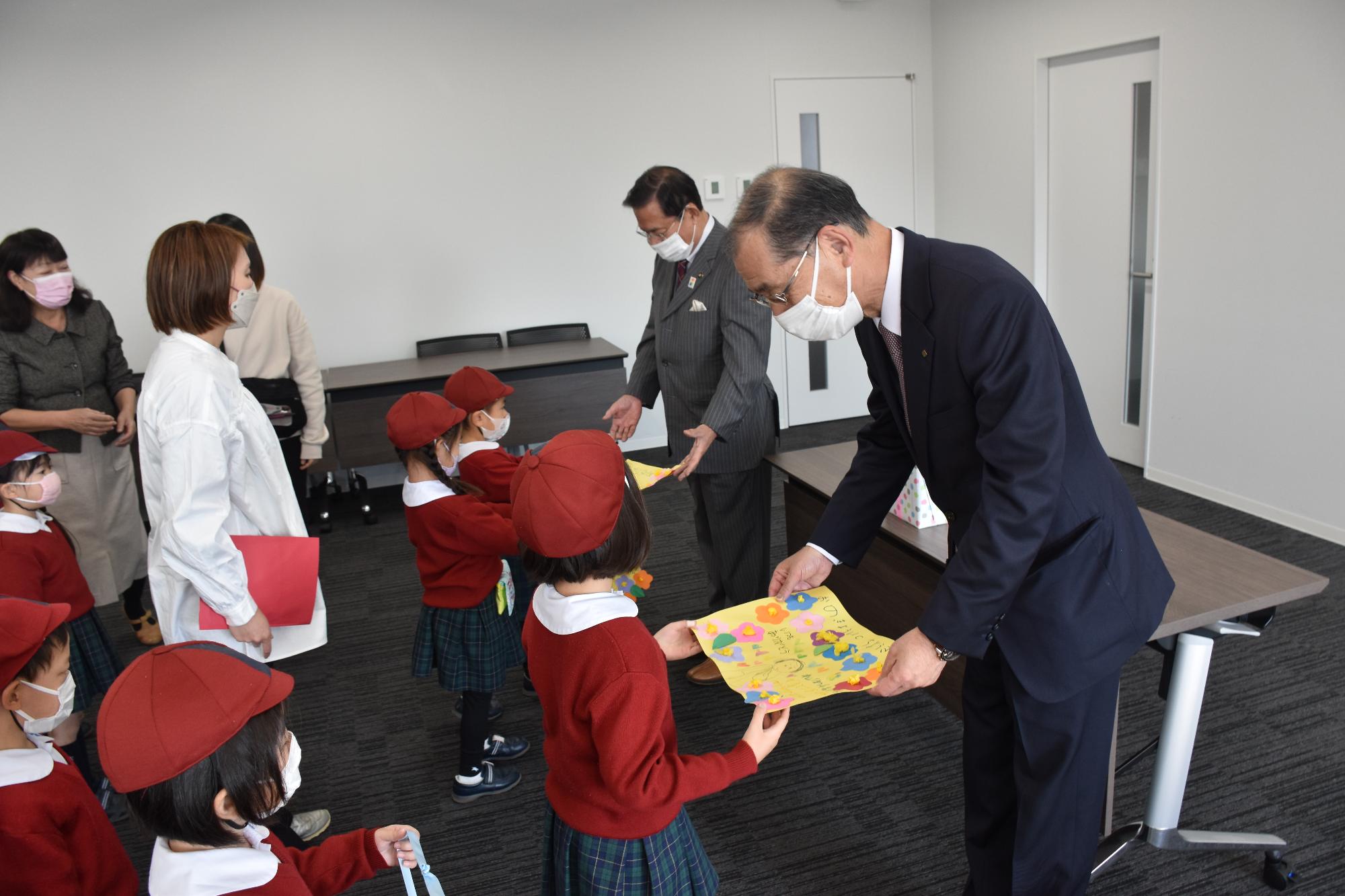 大和郡山カトリック幼稚園感謝の訪問の様子