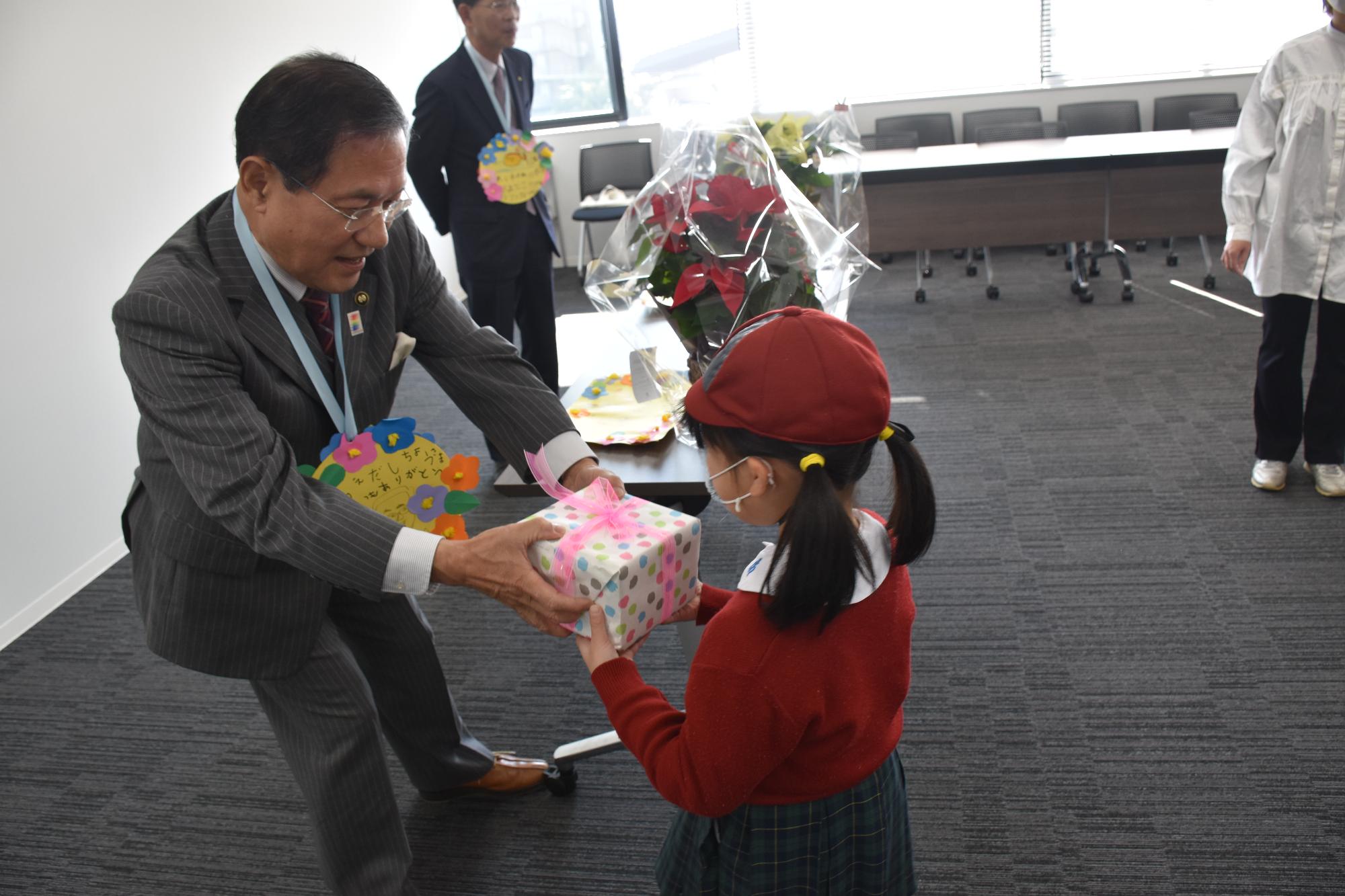 大和郡山カトリック幼稚園感謝の訪問の様子