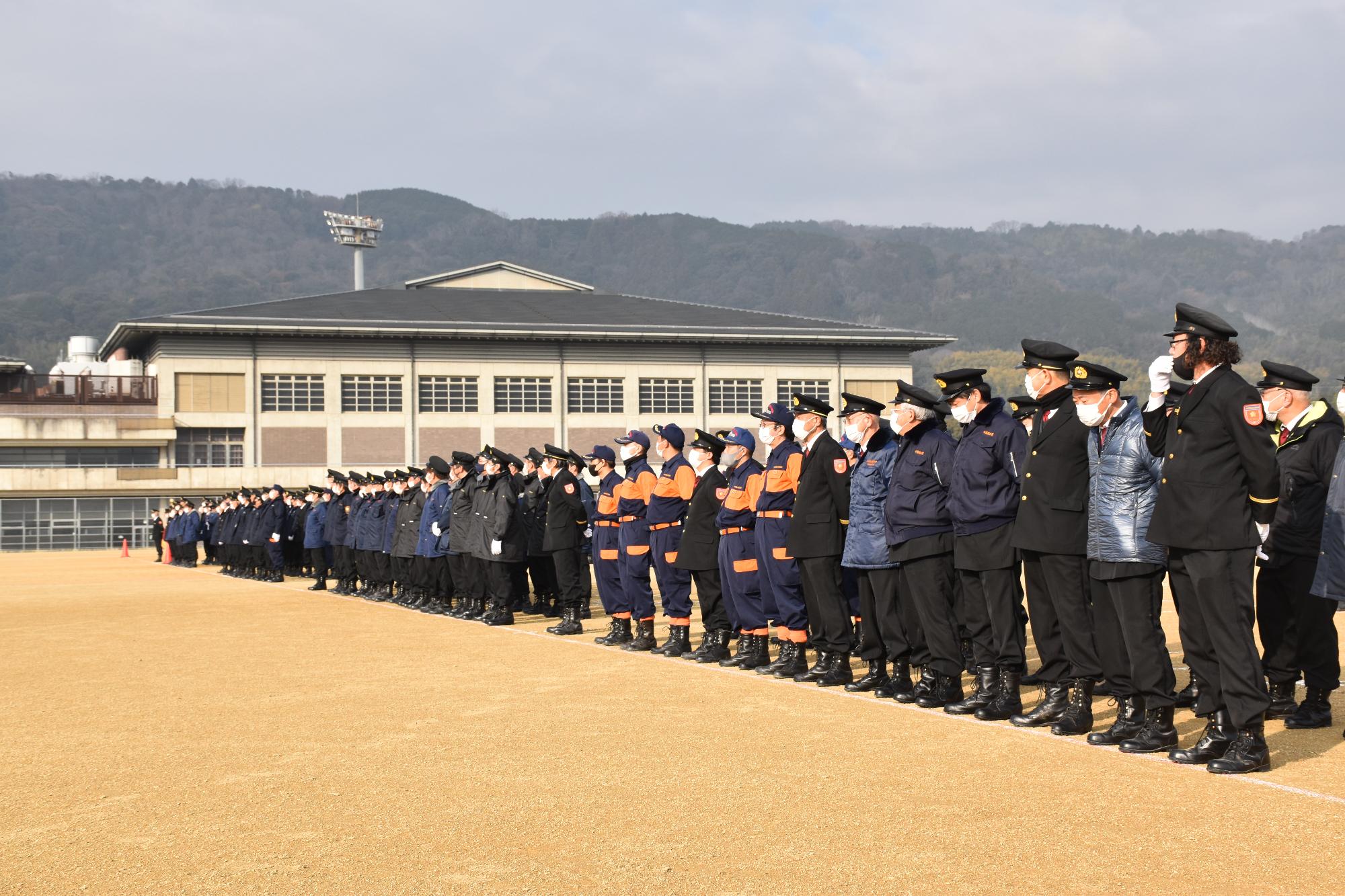 消防出初式団員が整列している様子