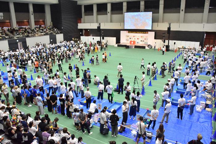 第28回全国金魚すくい選手権大会会場の様子