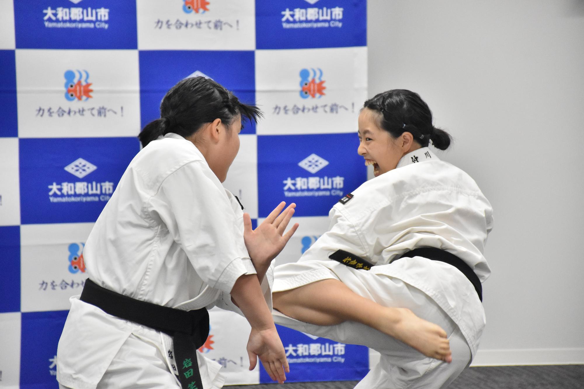 第17回全国中学生少林寺拳法大会 市長表敬訪問の際に披露された演武の様子