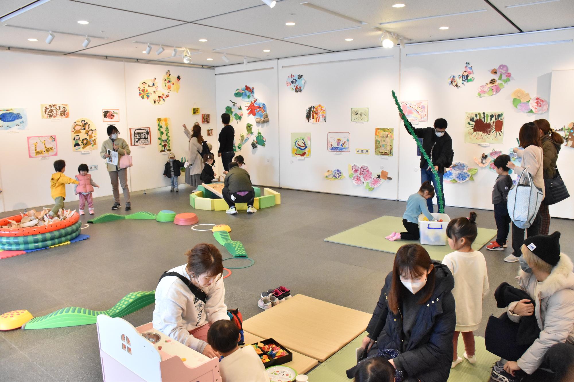 公立幼稚園フェスティバルの展示会場の様子