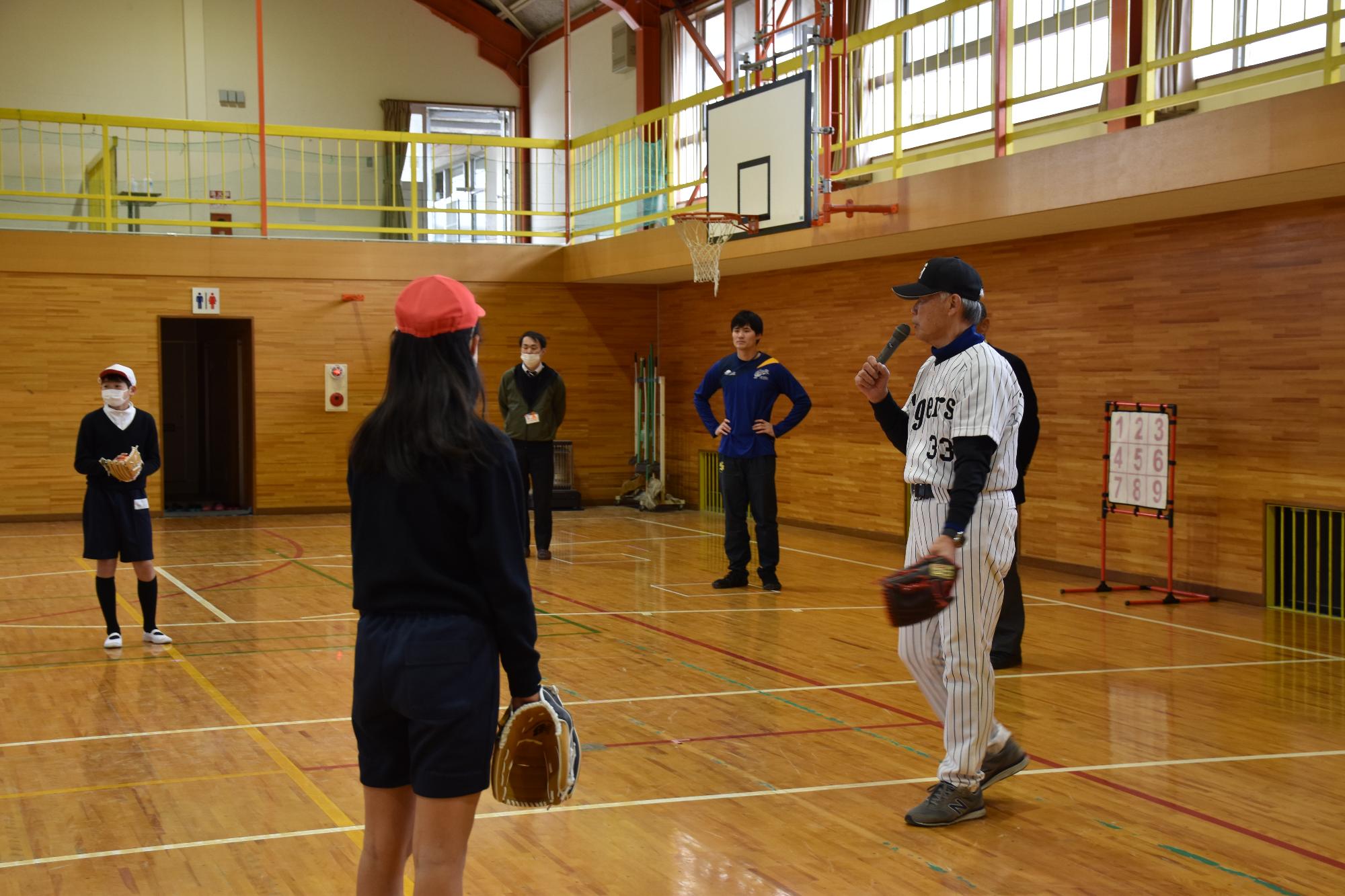 説明中の池内さん