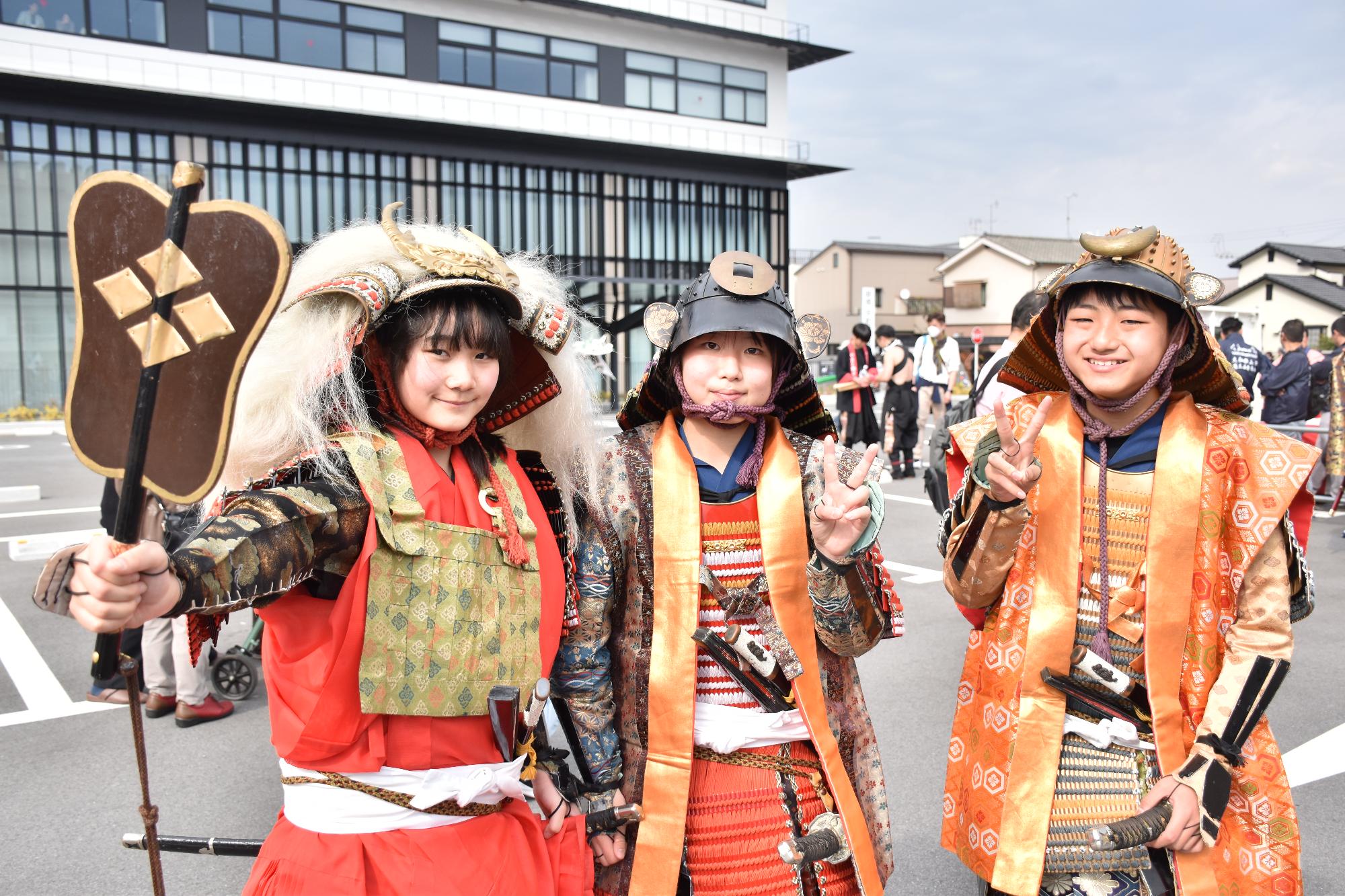 時代行列で武将に扮した市内小学生