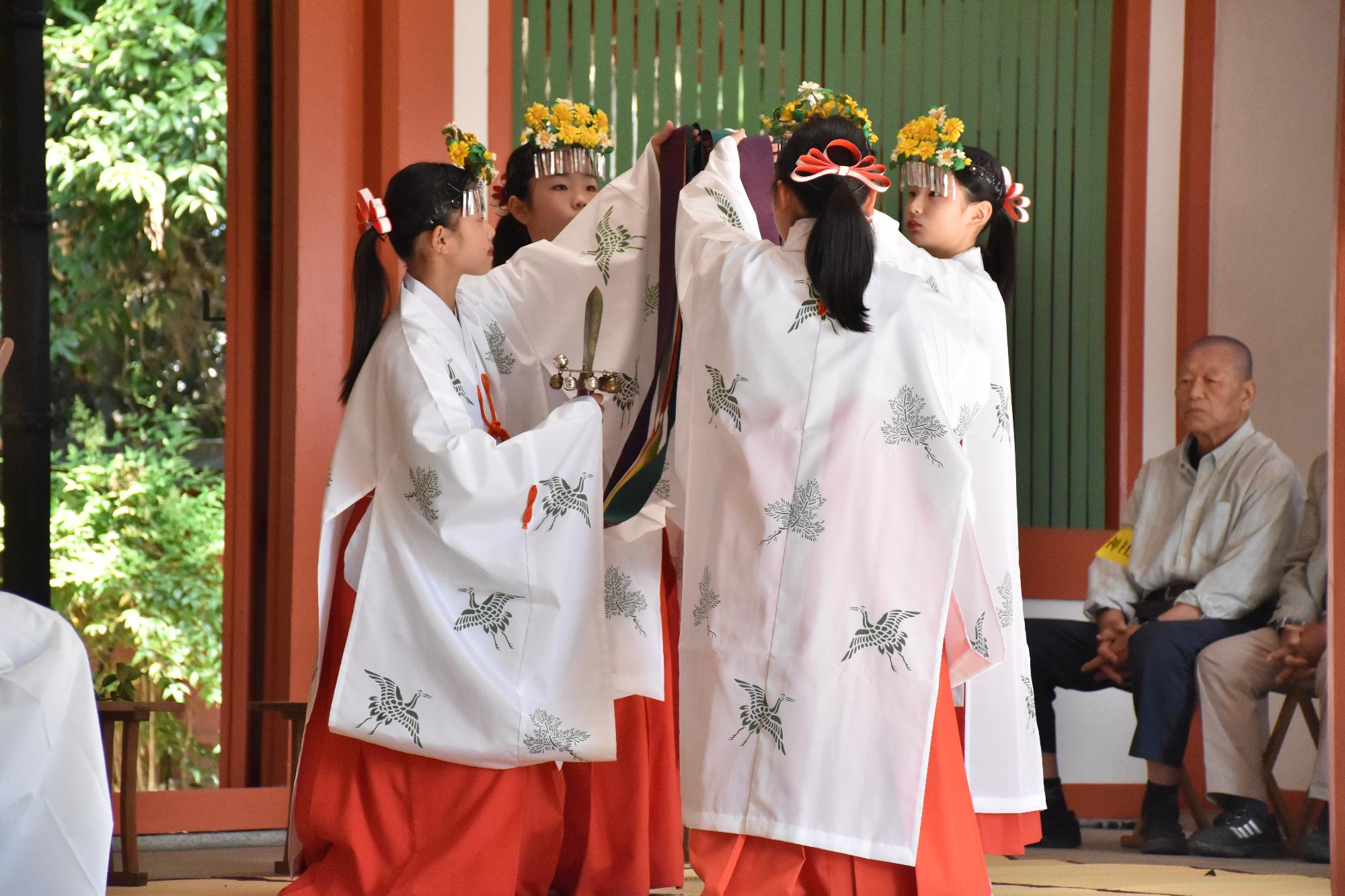 第96回阿礼祭での稗田の舞の様子