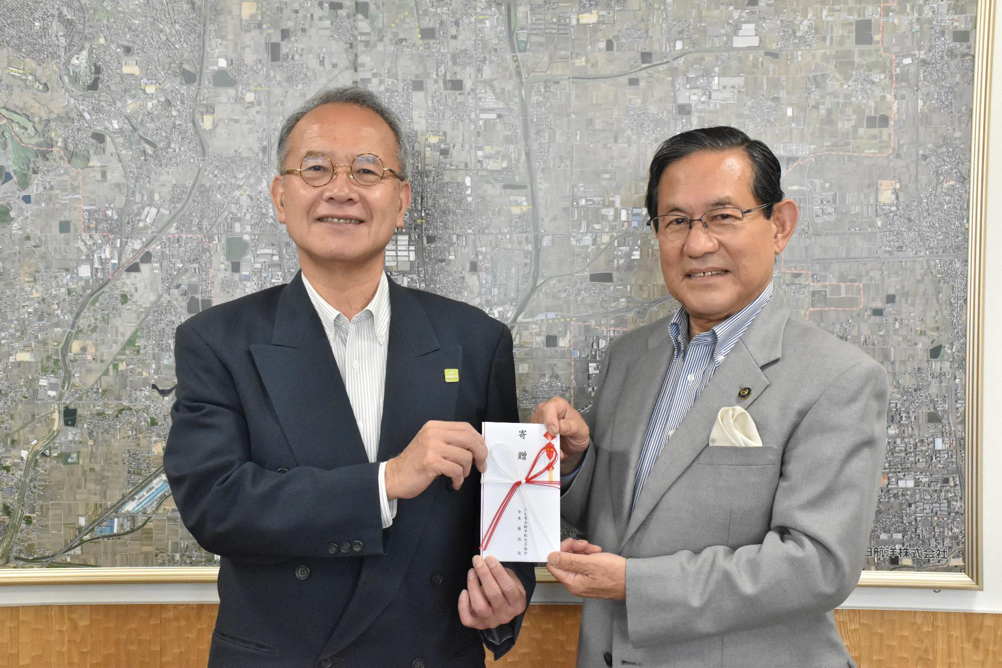 奈良県自動車販売店協会様からの寄付贈呈の様子