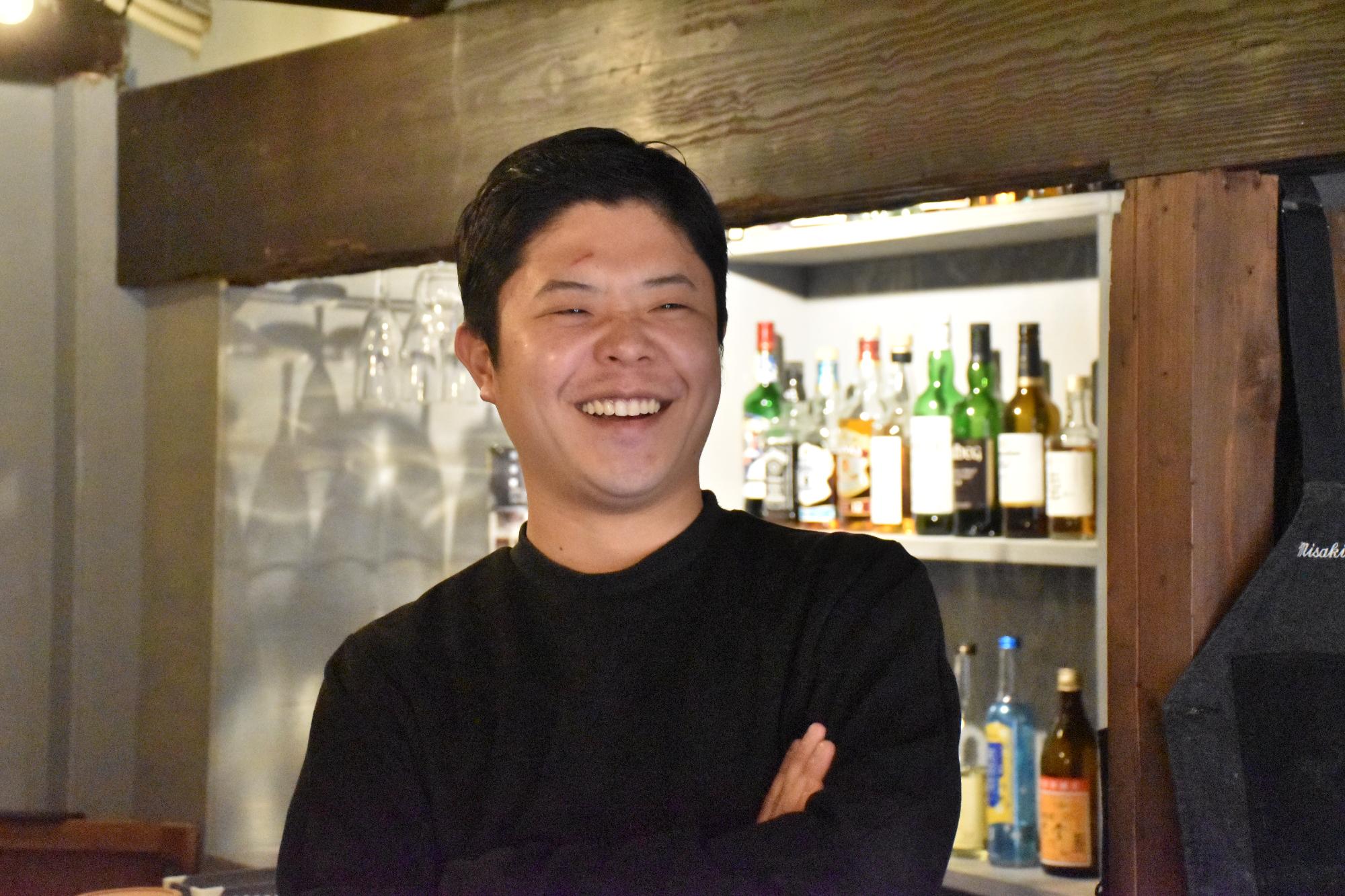 移住してこられた大垣ご夫妻 夫・満さんがインタビューを受ける様子