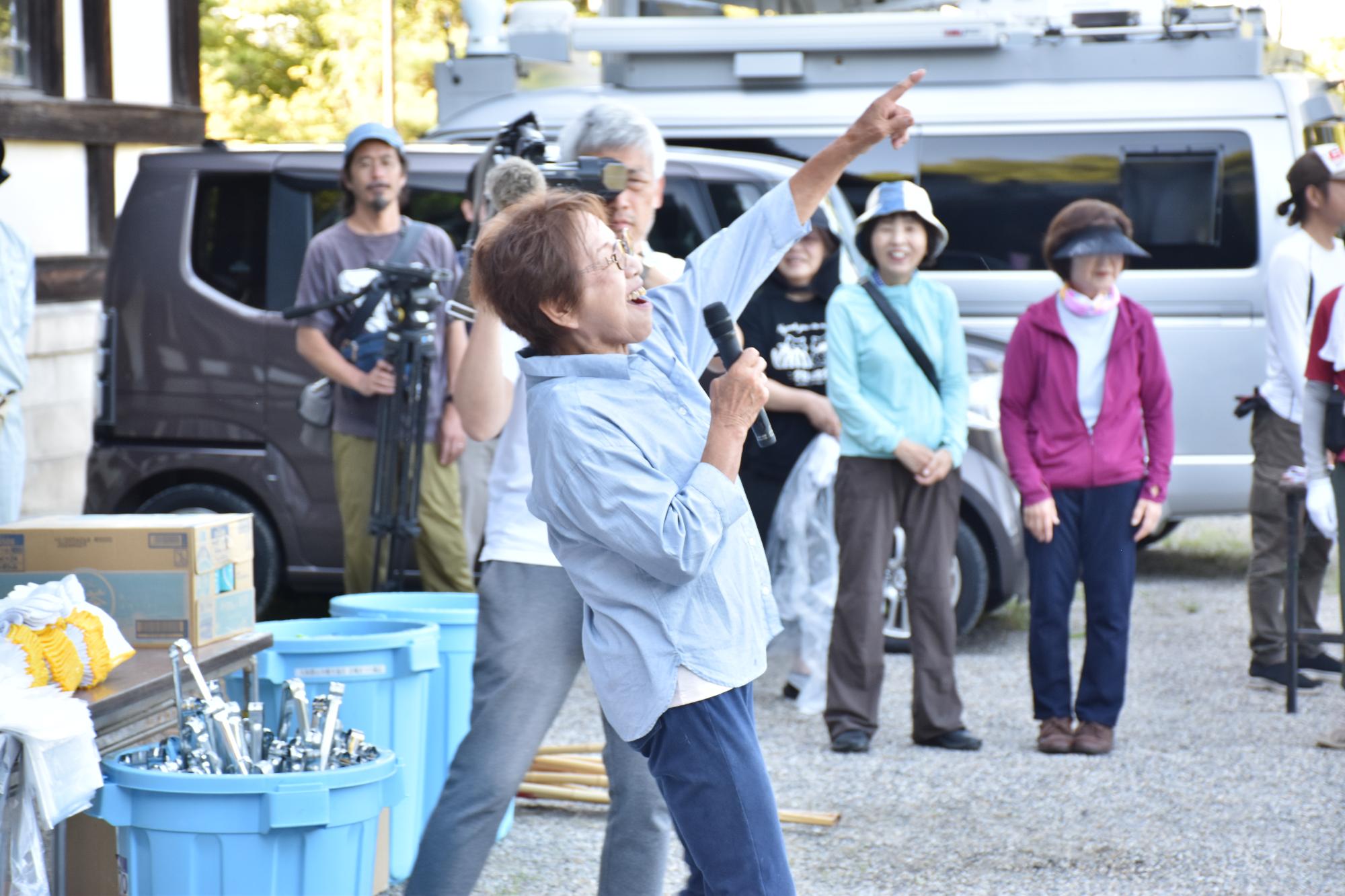 郡山城跡「桜」保存会の会長による清掃開始の号令