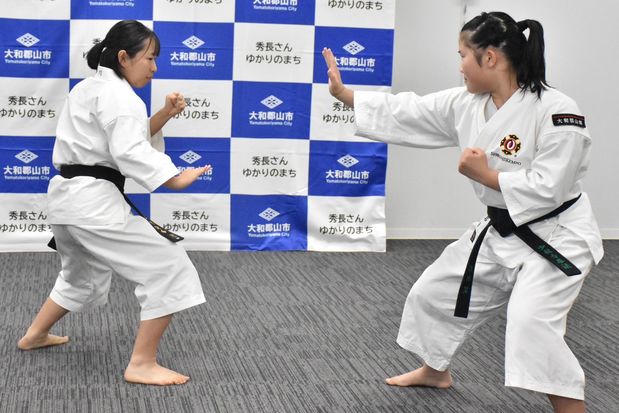 インターハイ少林寺拳法競技で優勝した2名による演武