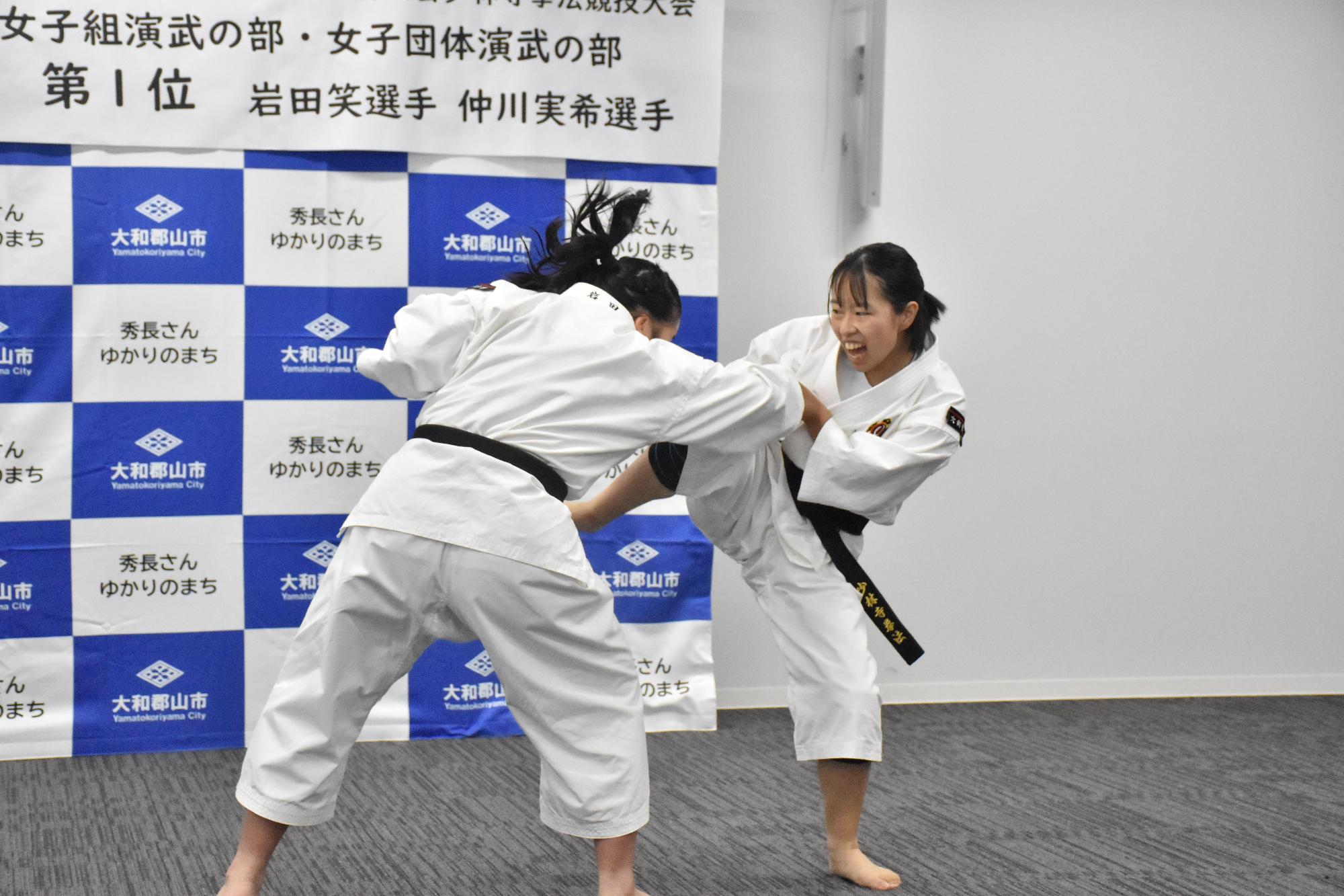 インターハイ少林寺拳法競技で優勝した2名の演武