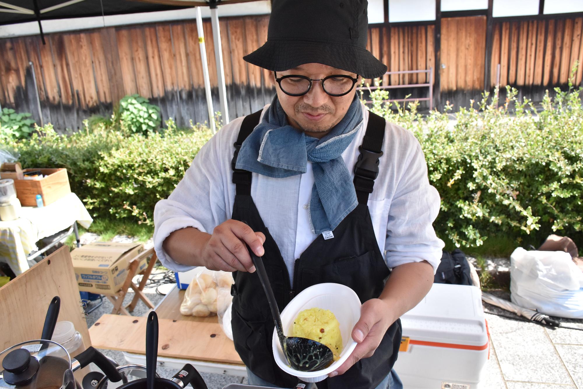 大和是好日でカレーを販売する出店者