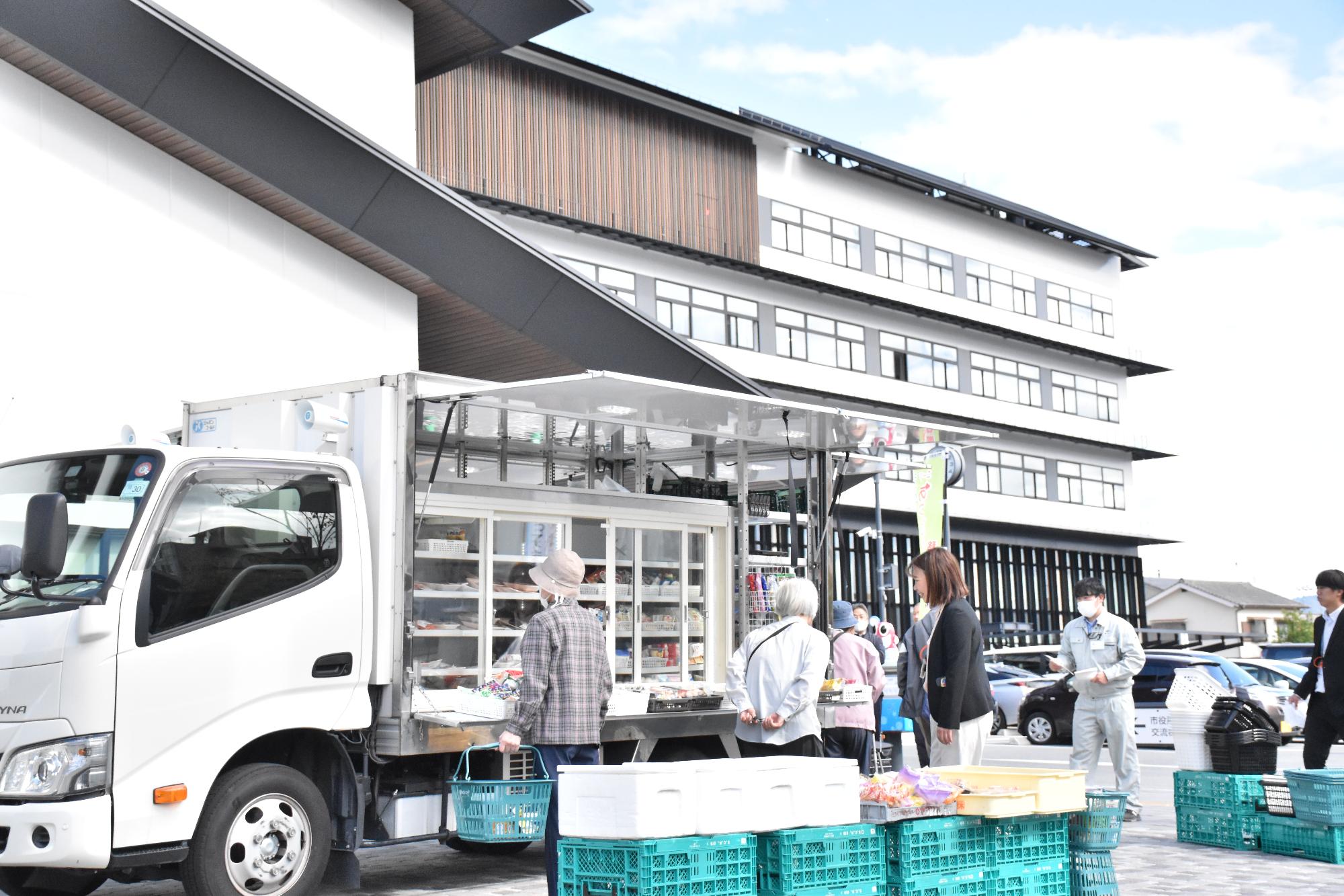 移動スーパーの様子