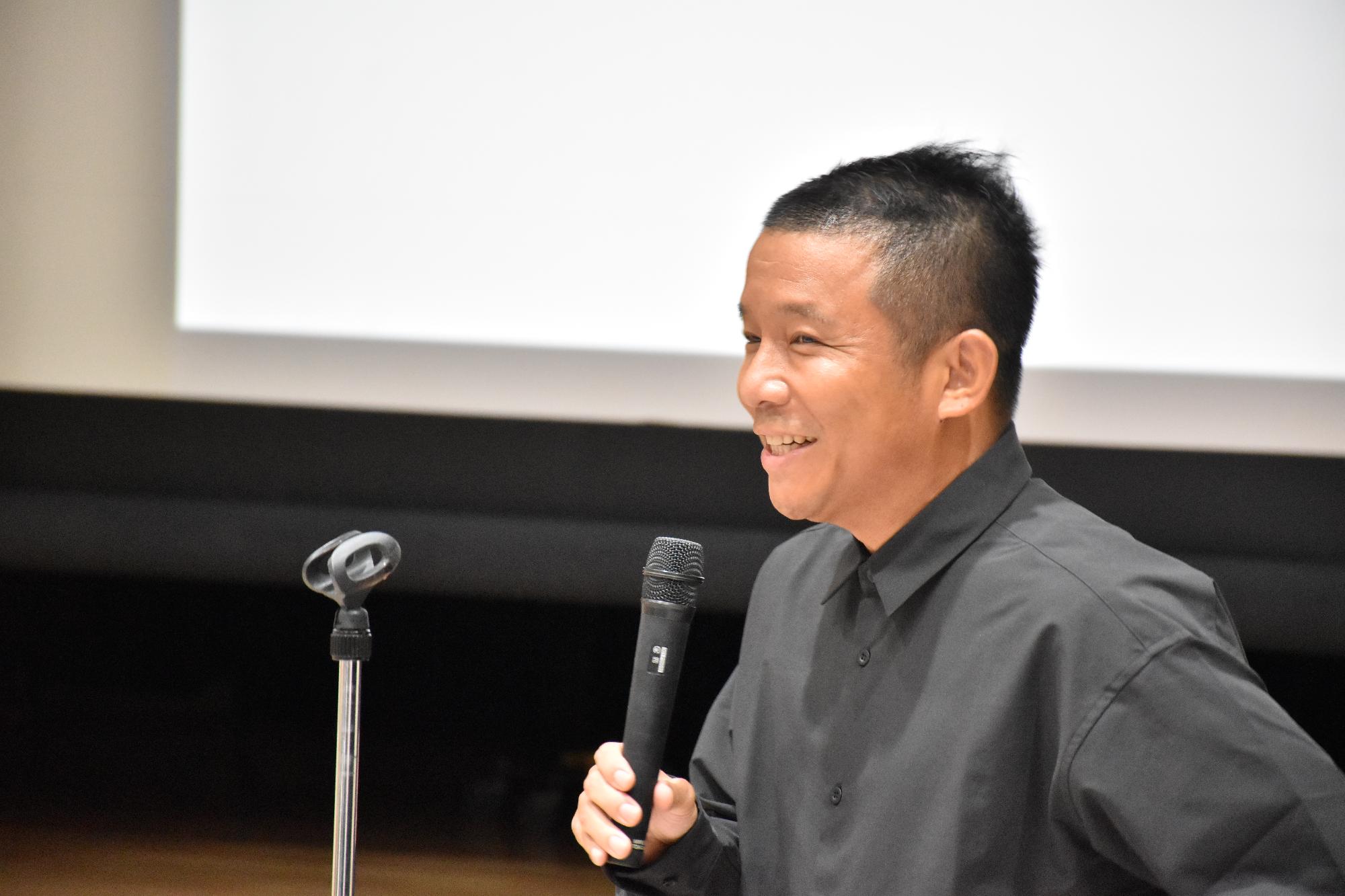 大和郡山まちづくり5年のあゆみとこれからで挨拶をする鯛島さん