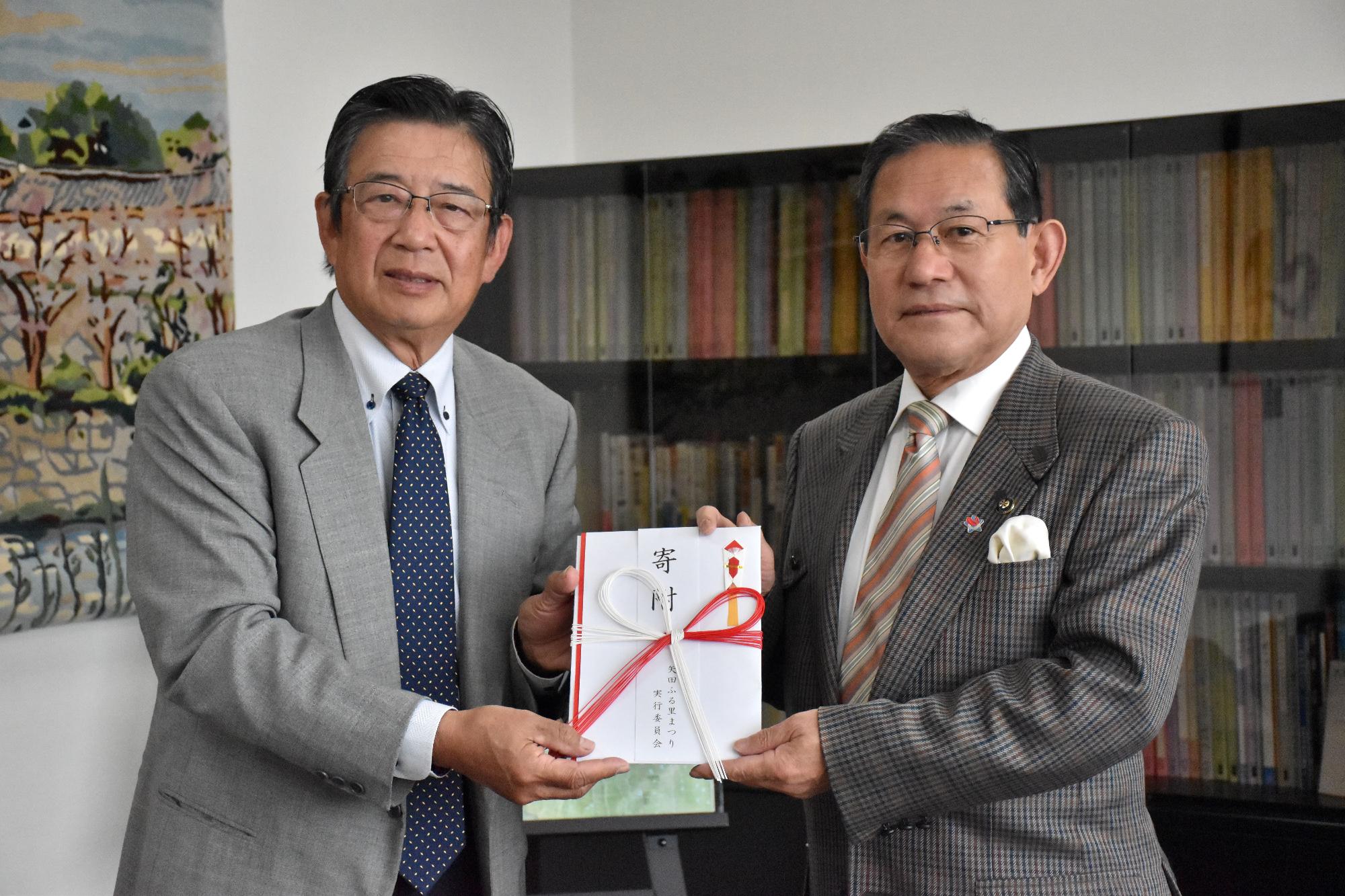 第41回矢田ふる里まつりからの寄付贈呈の様子