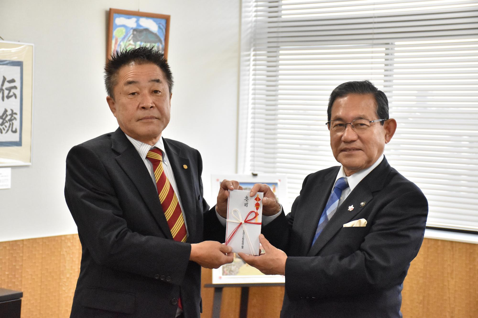 奈良県中古自動車販売商工組合からの寄附贈呈