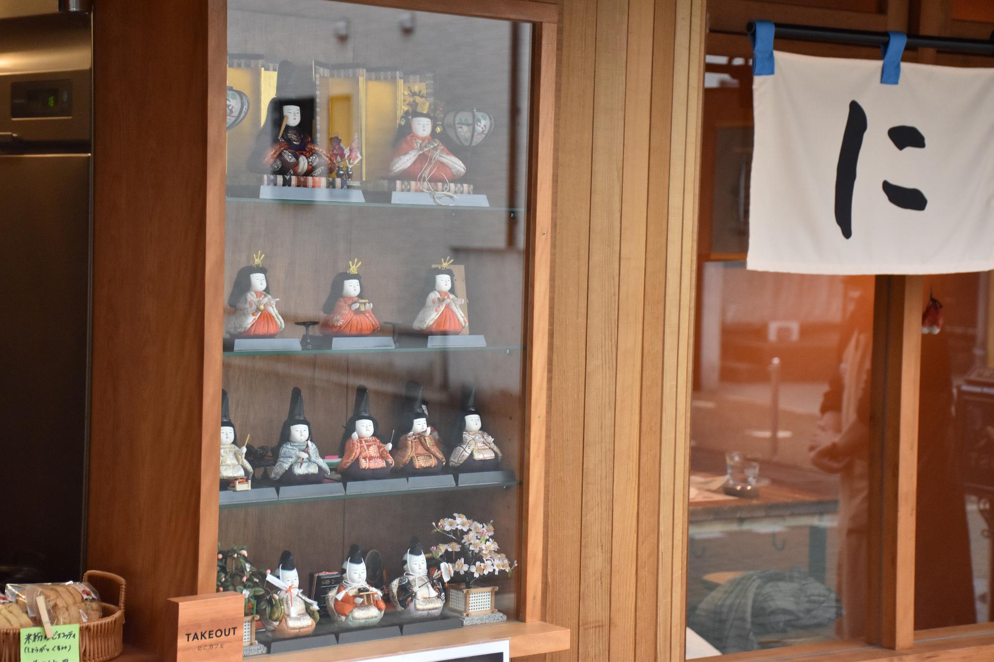 第15回大和な雛まつり 店舗前に飾られた雛人形