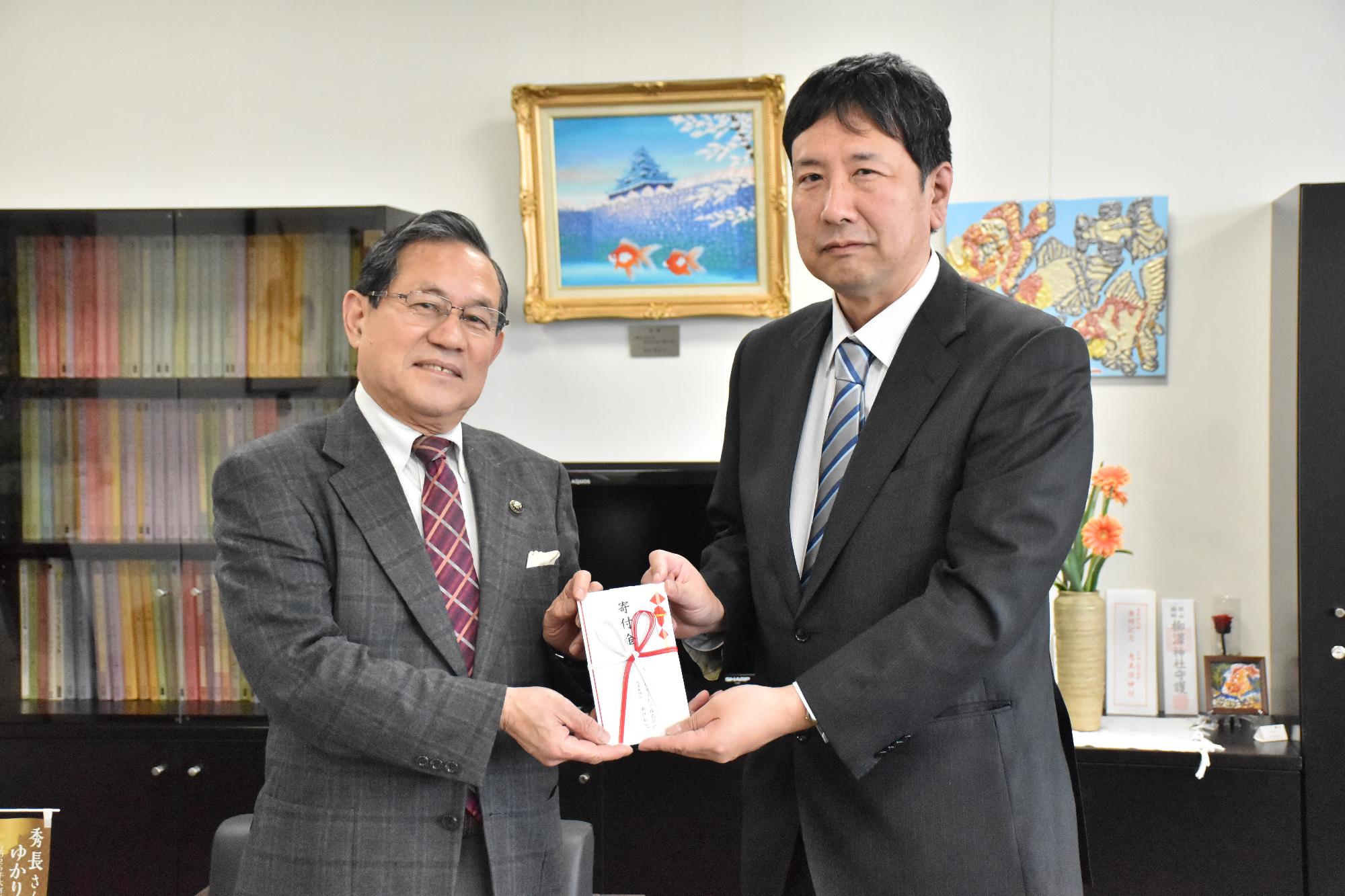 奈良日化サービスの寄付寄贈の様子