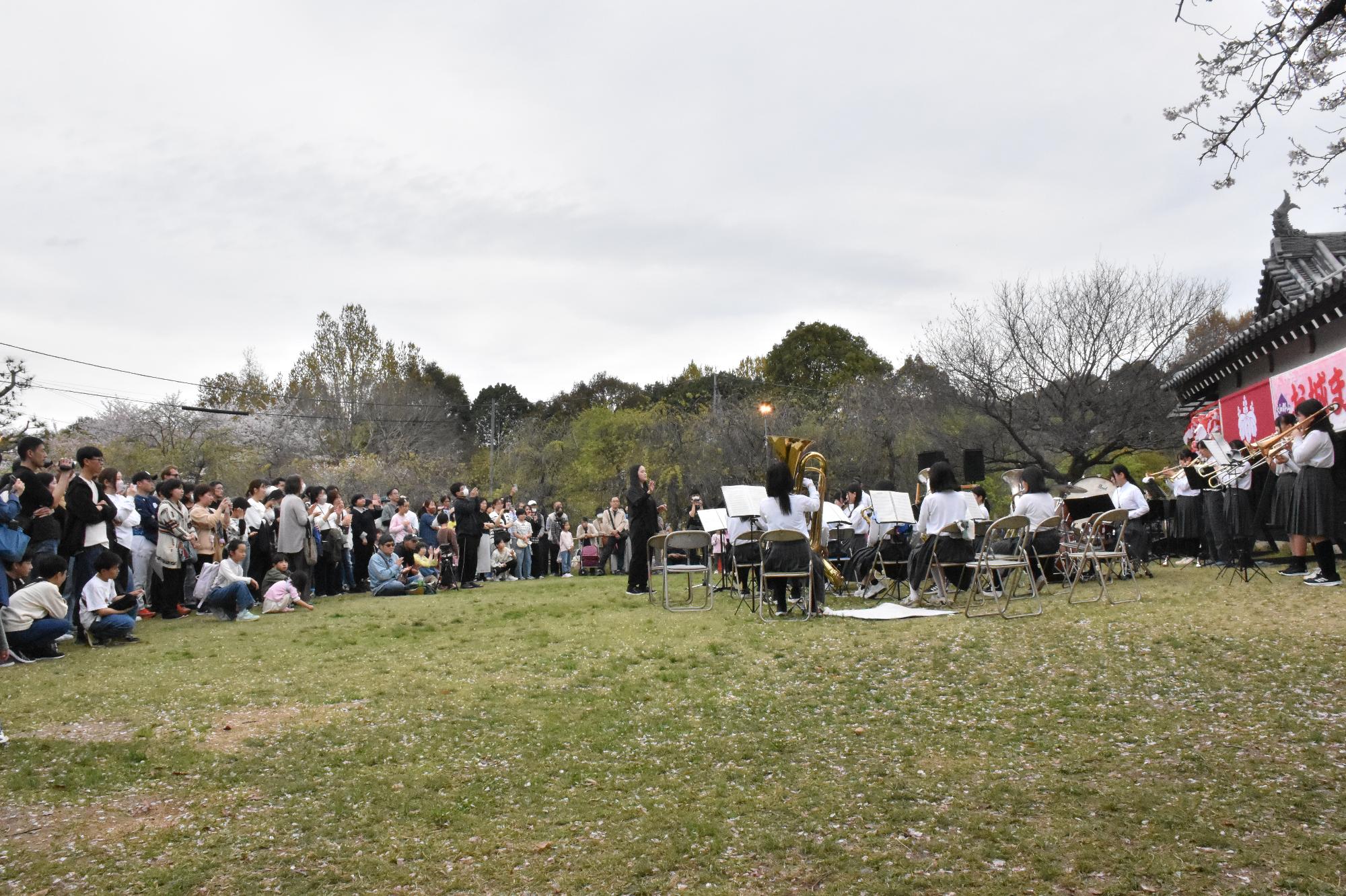 郡山南中学吹奏楽部の演奏を左側から撮影