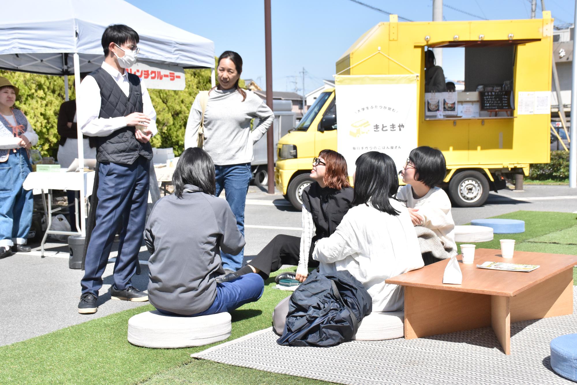 色んな人が雑談している様子