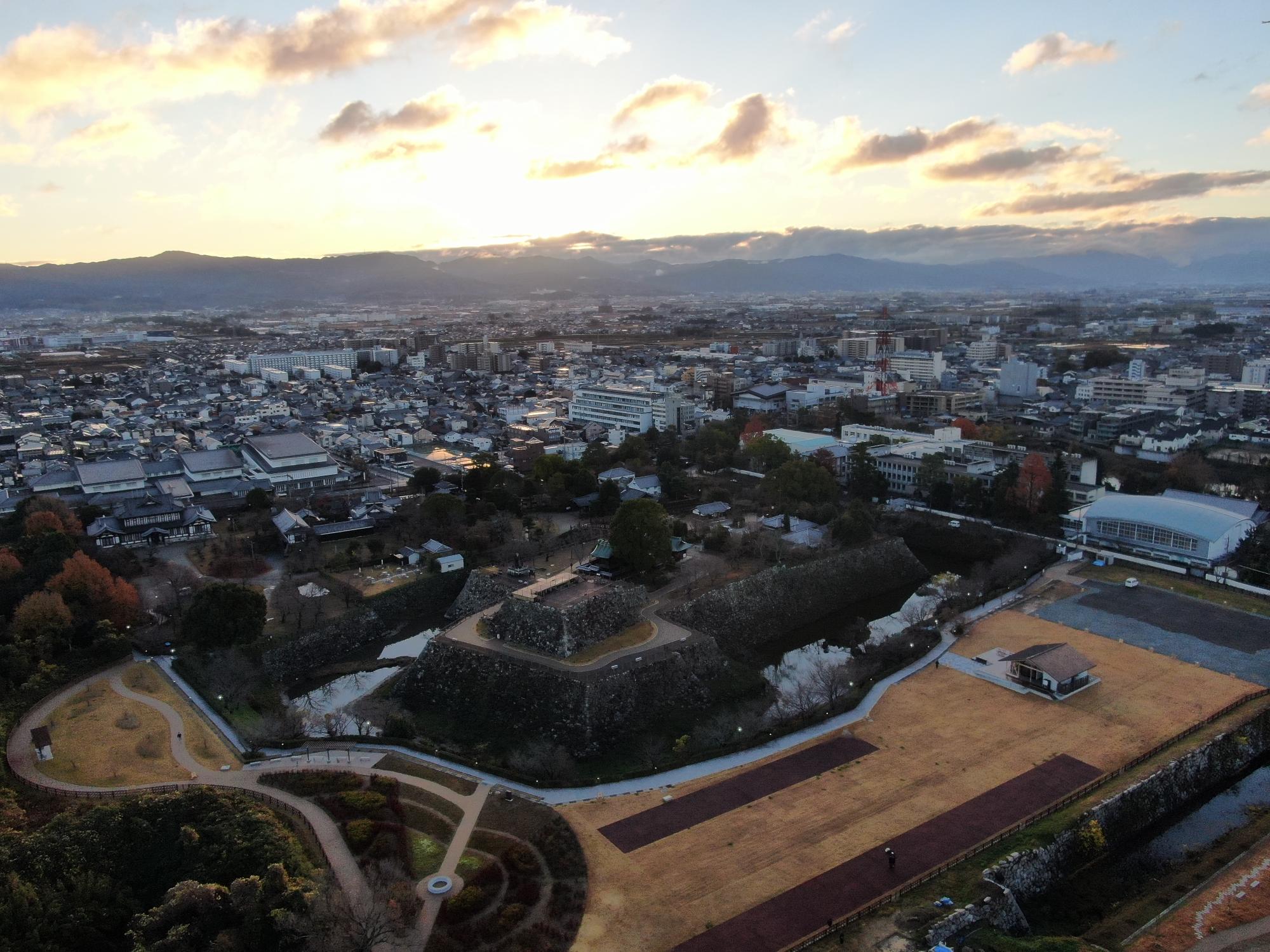 郡山城跡周辺の空撮写真