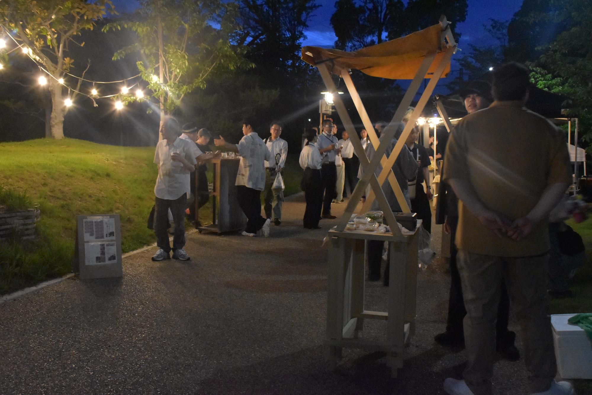 さんのまる夜市の様子