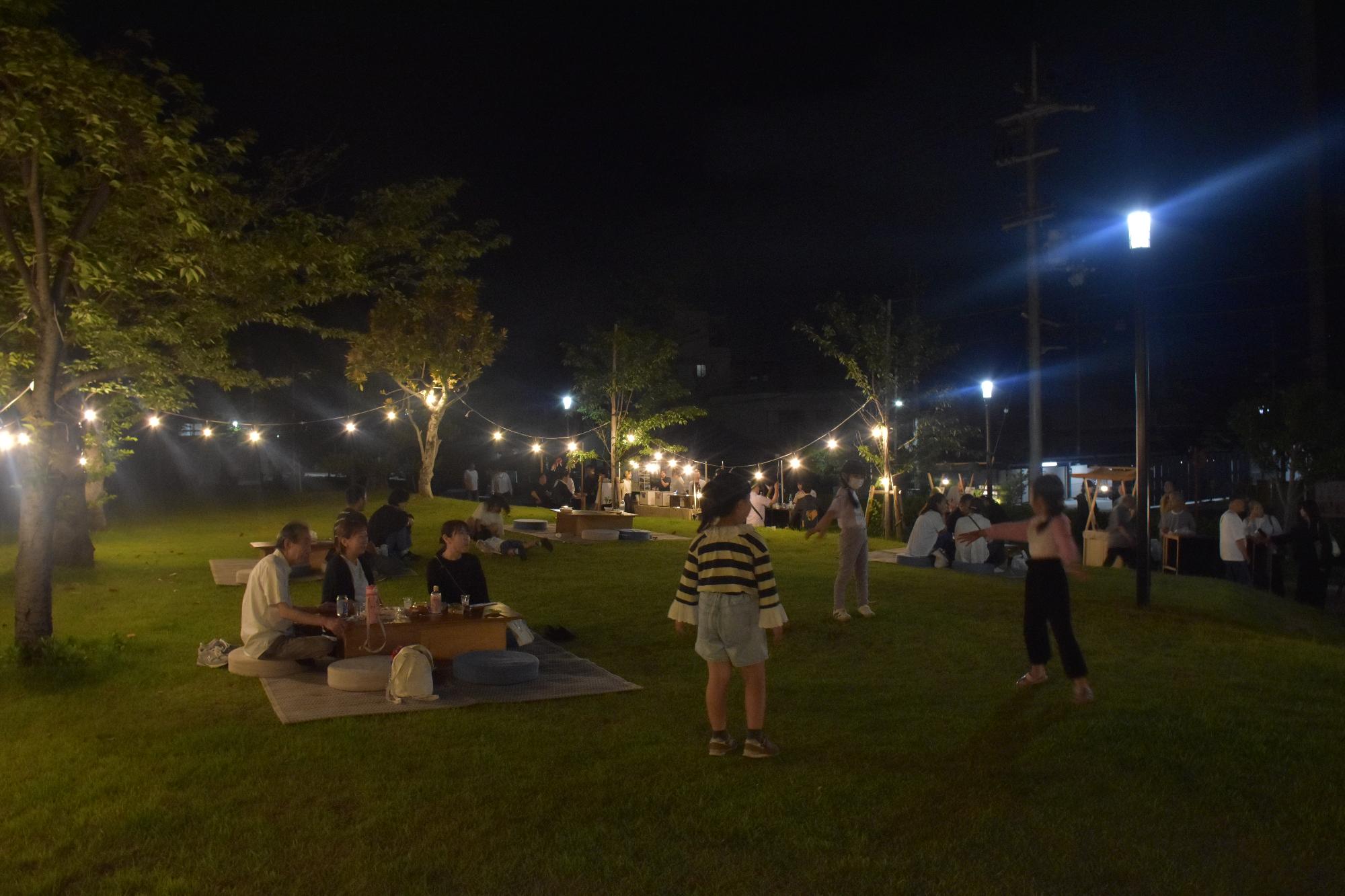 さんのまる夜市の様子
