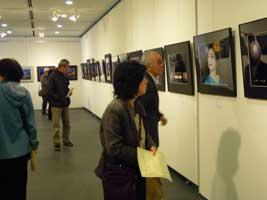三の丸写真クラブ結成35年記念展会場内の写真