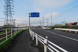 竜田道といわれてた国道25号線の車道の写真