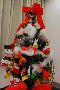 飾られたクリスマスツリーの写真
