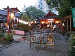 源九郎稲荷神社の境内の写真