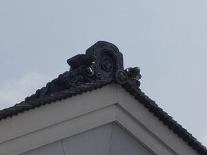 神社の屋根の写真