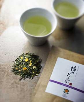 大和橘の果皮を使って香りをつけたフレーバー緑茶の写真