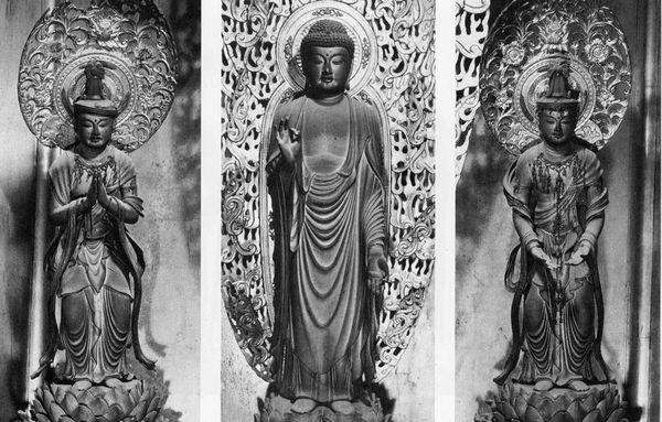 洞泉寺の本尊の木造阿弥陀如来及両脇侍立像の写真
