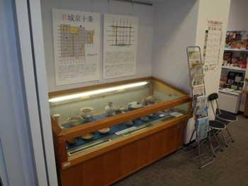 元気城下町プラザに展示されている奈良時代の土器の写真
