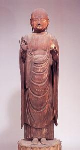 台座に立ち手に宝珠を載せた木造地蔵菩薩立像の写真