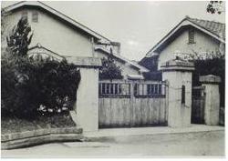 昭和17年に撮影された水道局庁舎入口の写真