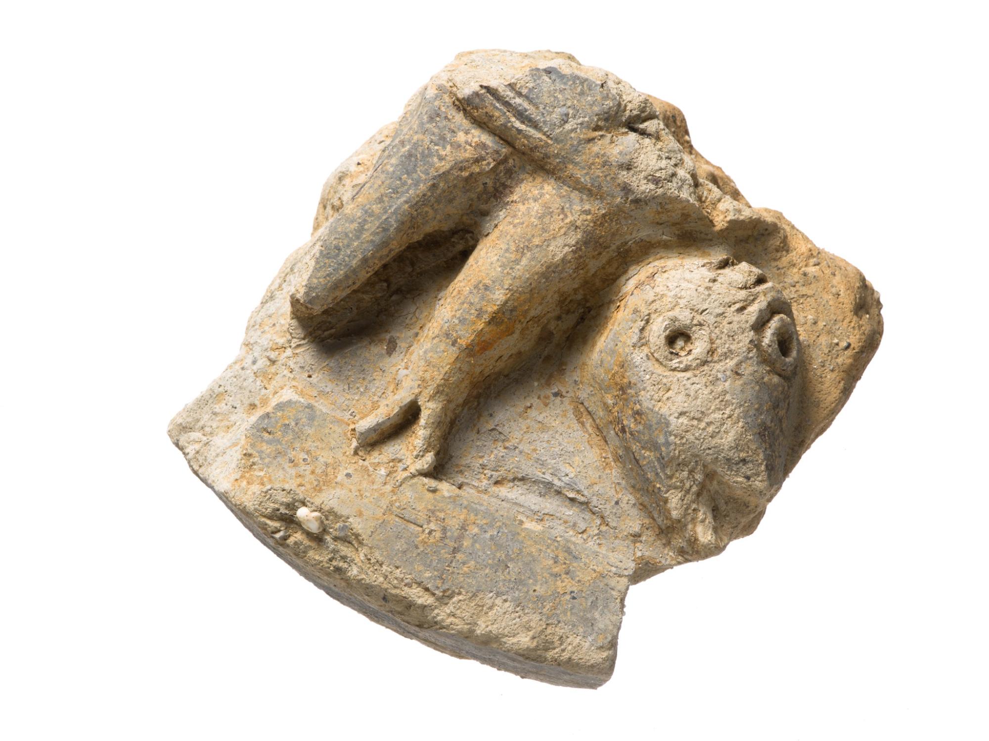 天守台出土金箔押し飾瓦